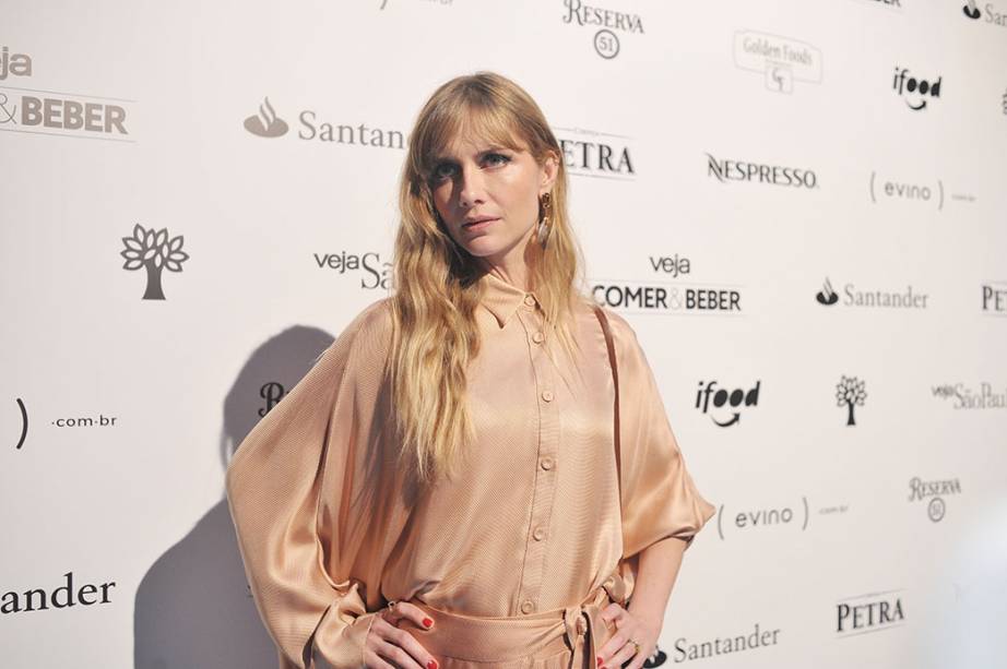 Ana Cl&aacute;udia Michels