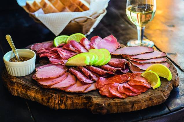 Empório Sagarana: tábua de embutidos Empório Sagarana: tábua de embutidos