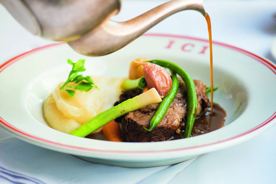 Costela bovina: regada com molho ao pastis Costela bovina: regada com molho ao pastis