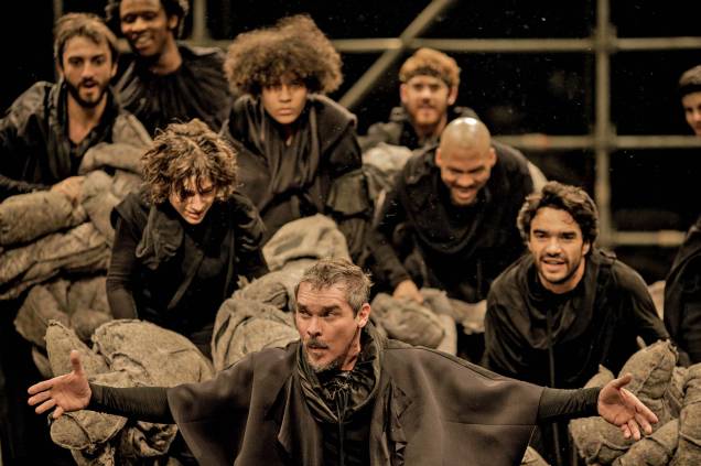 Luisa Arraes, Leon Góes e Caio Blat junto ao elenco de Grande Sertão: Veredas Luisa Arraes, Leon Góes e Caio Blat junto ao elenco de Grande Sertão: Veredas