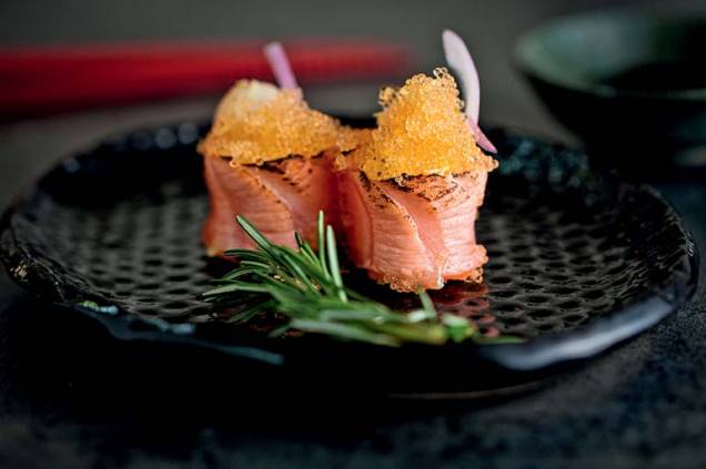 Sushi de vieira com salmão e ovas: novidade Sushi de vieira com salmão e ovas: novidade