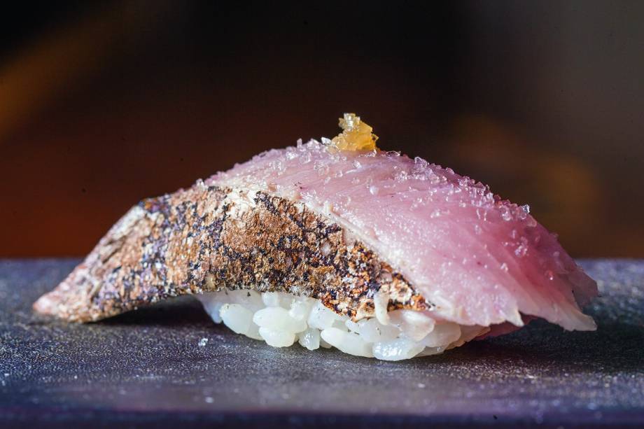 Pargo com flor de sal e yuzu em conserva