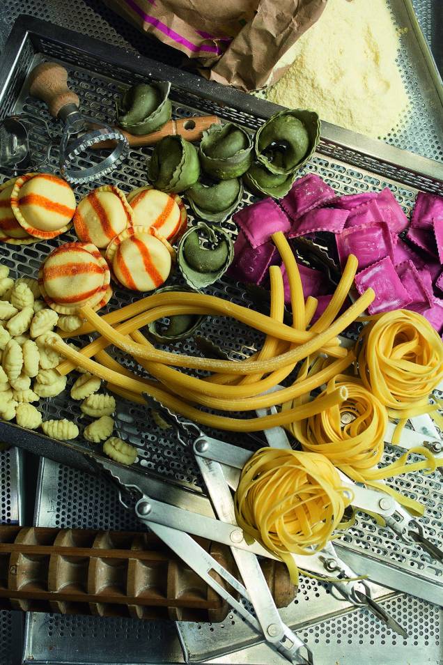 Produção artesanal: massas frescas e secas são vendidas por quilo Produção artesanal: massas frescas e secas são vendidas por quilo