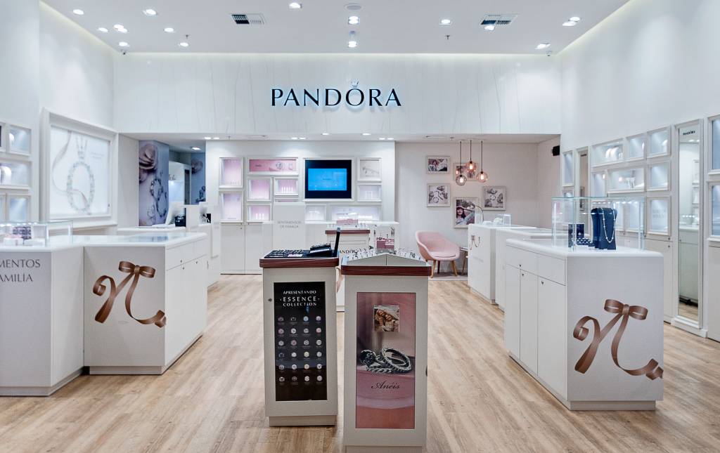 Pandora dá bracelete de 325 reais em compras acima de 799 reais