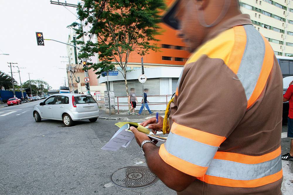 Doria sanciona projeto para parcelamento de multas de trânsito