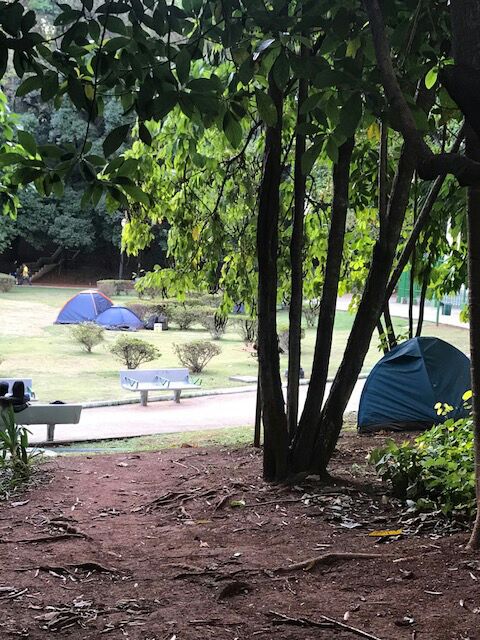 Moradores de rua migram do Masp para praça nos Jardins