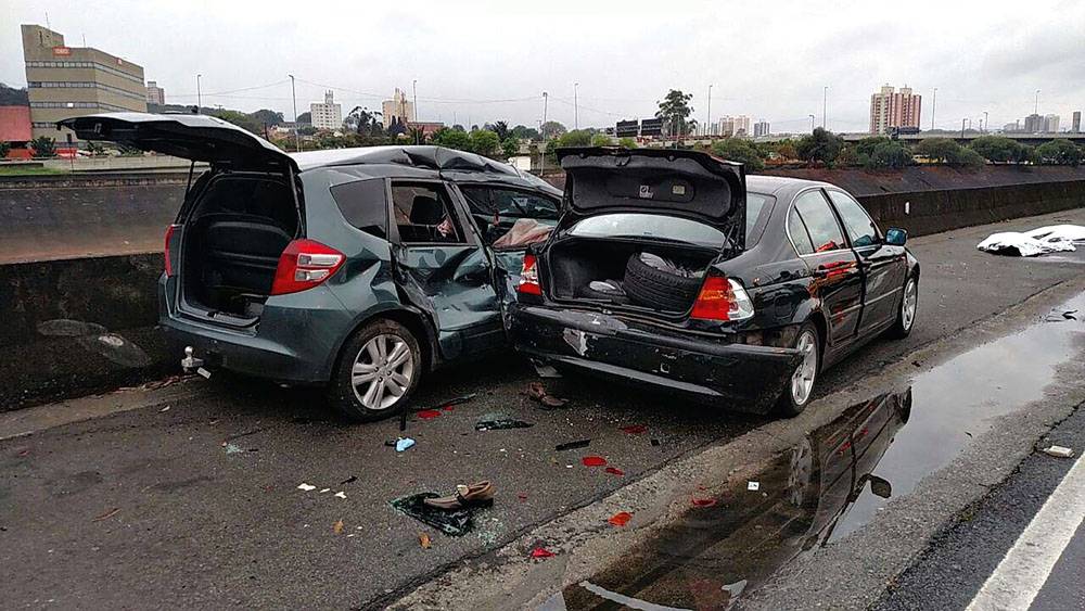 Celular ao volante é uma das infrações que mais crescem na cidade