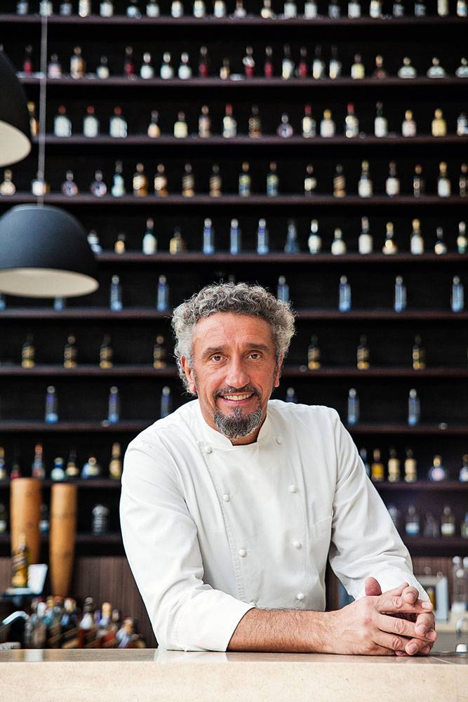 Chef Emmanuel Bassoleil estreia como apresentador de TV