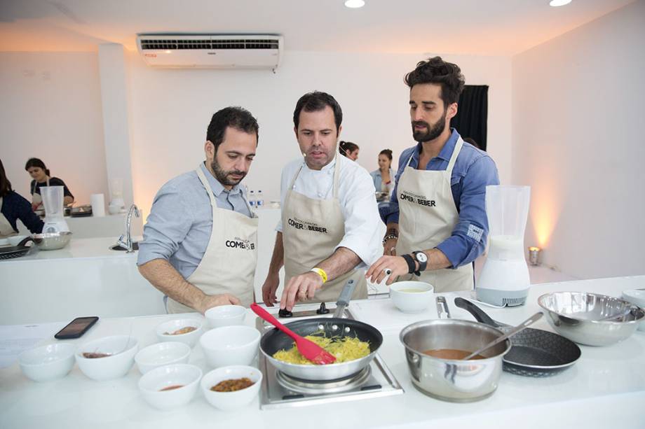 Oscar Bosch: chef do ano pelo guia VEJA COMER & BEBER deu uma aula de como preparar a receita de fideu&aacute; de frutos do mar