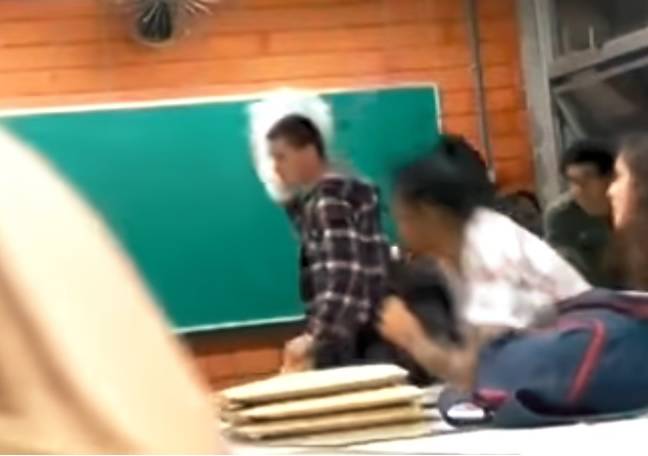 Estudante depreda prédio de universidade e causa fuga de alunos