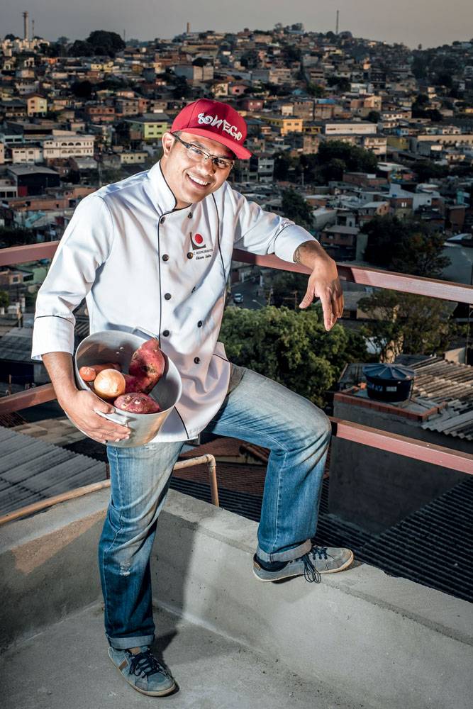 Chef dá aulas gratuitas de culinária no Jardim São Luís