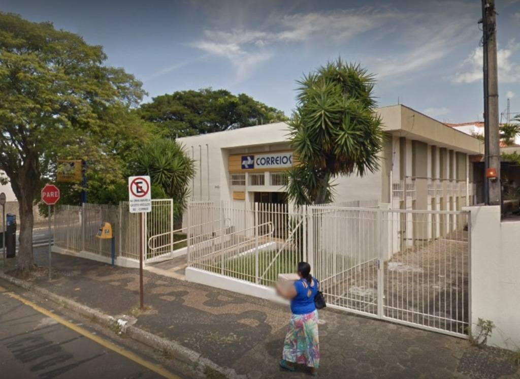 Criminosos fazem trinta reféns em assalto a Correios no interior