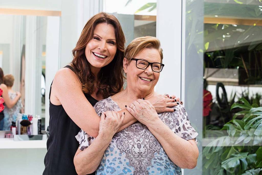Mãe de Laura Muller, do ‘Altas Horas’, faz mostra de arte