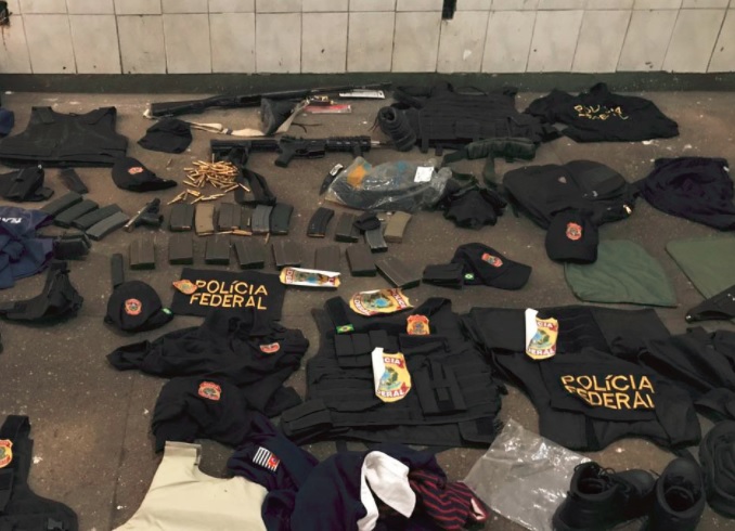 Polícia prende quatro com carros clonados da PF e Receita Federal