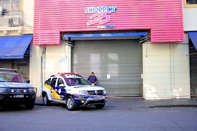 A PREFEITURA DE SÃO PAULO LACROU A ENTRADA DA GALERIA FLORÊNCIO, NO CENTRO DE SÃO PAULO.