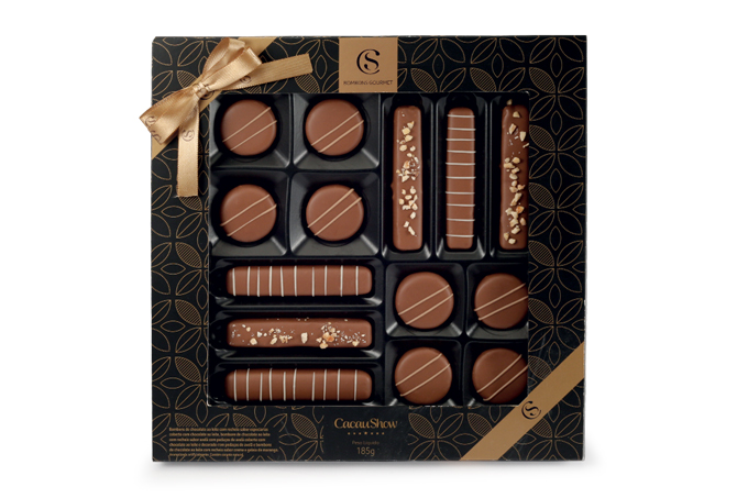 &bull; Bombons Gourmet 185 g, Cacau Show &ndash; R$ 34,90. Uma sugest&atilde;o de CACAU SHOW. Pre&ccedil;o pesquisado em dezembro/2017.&nbsp;<a href="https://www.natalcacaushow.com.br/produtos/bombons-gourmet-185g?utm_source=abril.com&utm_medium=guiadepresentes&utm_content=bombons-gourmet-185g&utm_campaign=cacaushow_natal_2017"><span>natalcacaushow.com.br</span></a>&nbsp;&nbsp;
