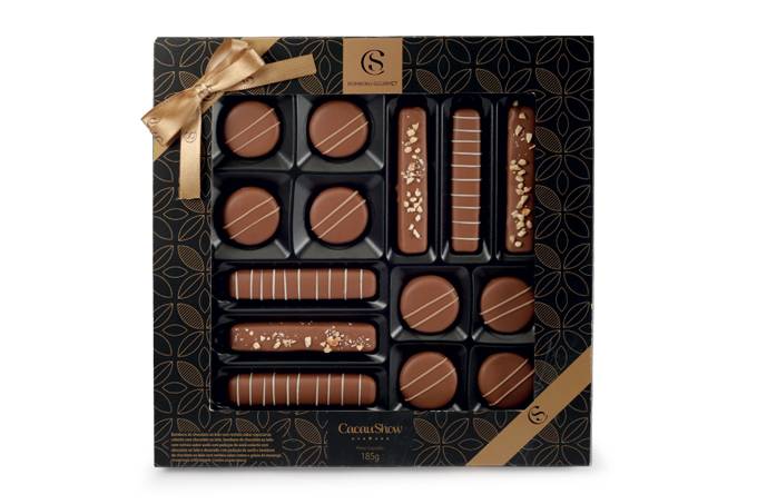 &bull; Bombons Gourmet 185 g, Cacau Show &ndash; R$ 34,90. Uma sugest&atilde;o de CACAU SHOW. Pre&ccedil;o pesquisado em dezembro/2017.&nbsp;<a href="https://www.natalcacaushow.com.br/produtos/bombons-gourmet-185g?utm_source=abril.com&utm_medium=guiadepresentes&utm_content=bombons-gourmet-185g&utm_campaign=cacaushow_natal_2017"><span>natalcacaushow.com.br</span></a>&nbsp;&nbsp;
