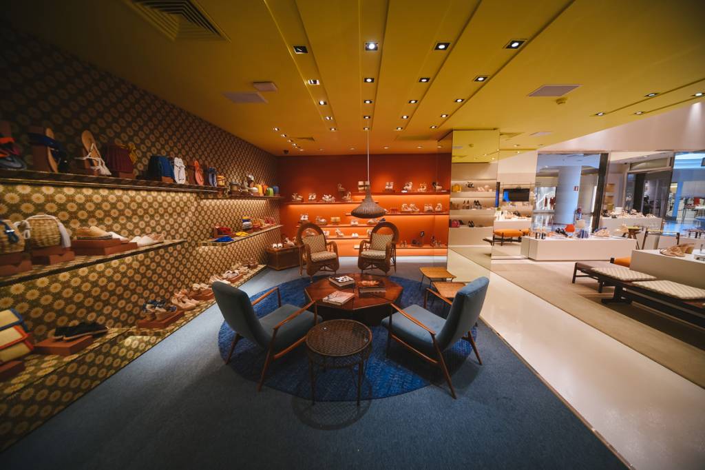 Schutz reinaugura loja no Shopping Iguatemi