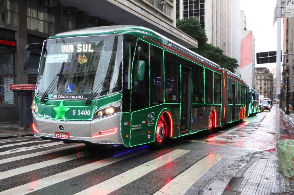 Tarifa de ônibus vai a R$ 4 à meia-noite em São Paulo