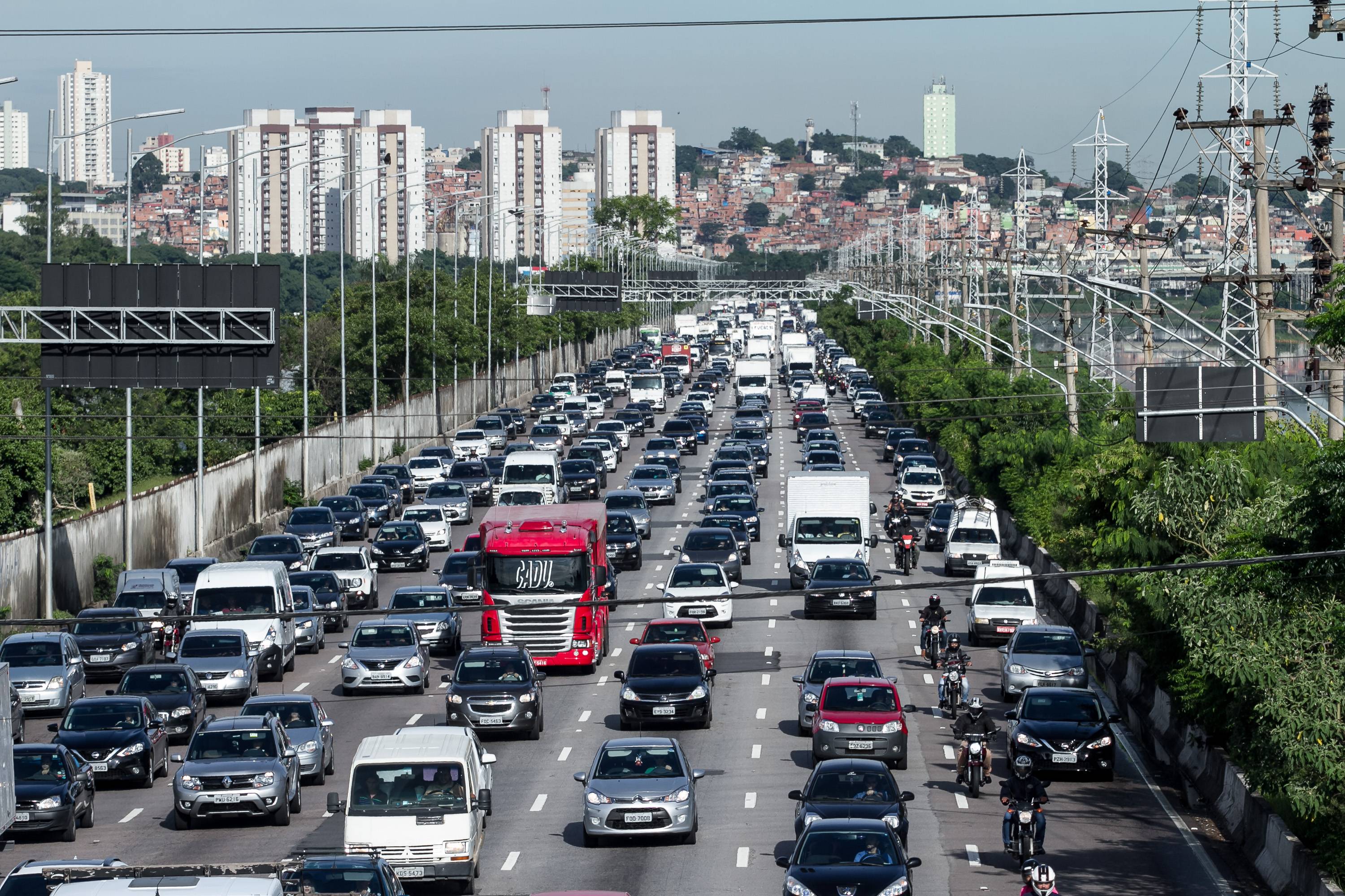 Proibição de motos na pista expressa da Marginal Pinheiros começa segunda