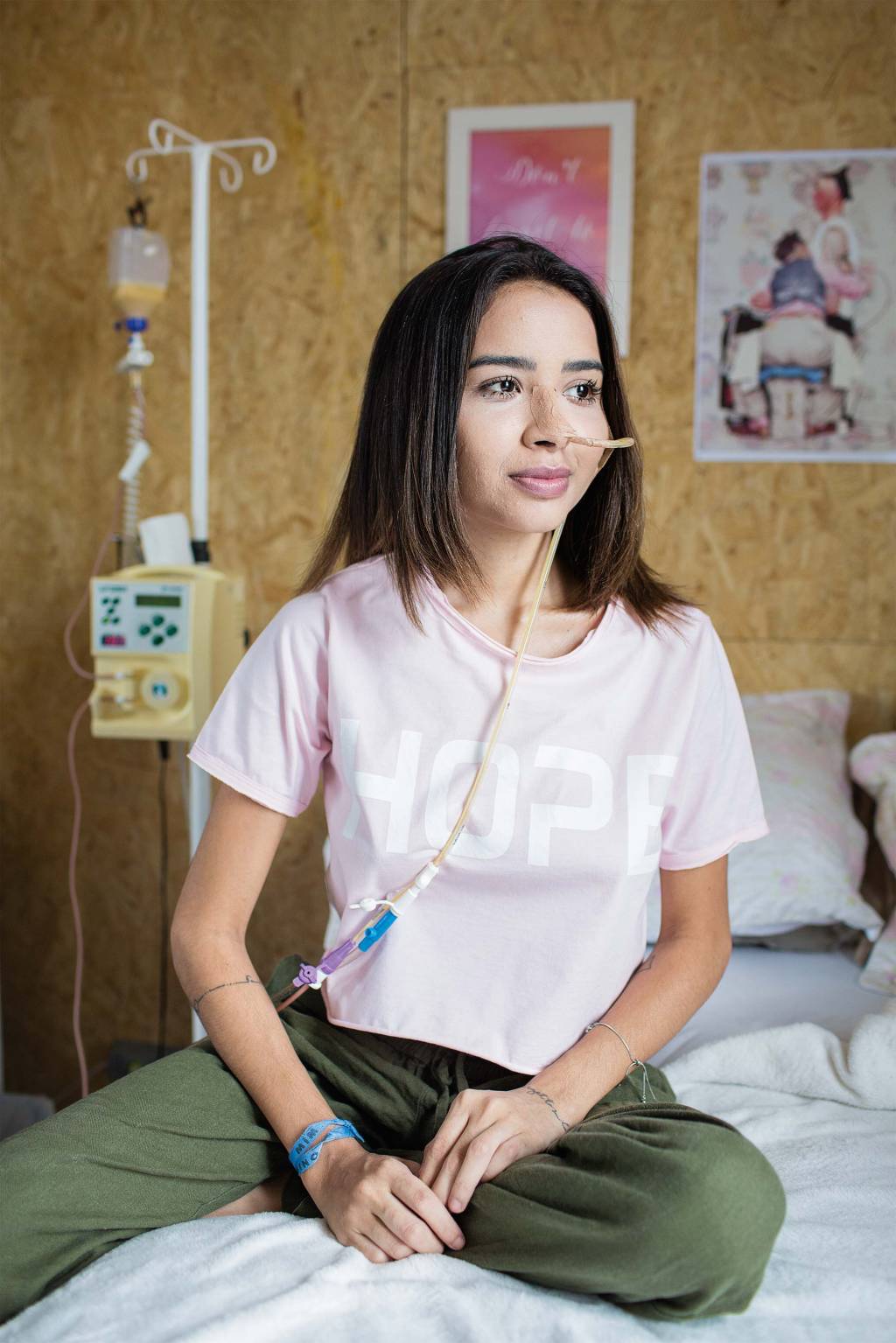 A luta da modelo Nara Almeida contra um câncer raro