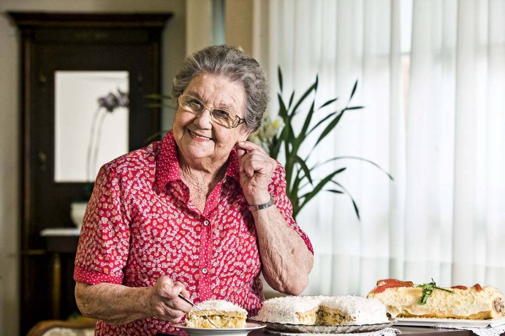 Palmirinha recebe alta de hospital