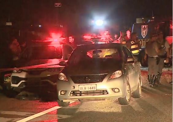 Ataque a carros-fortes fecha rodovia e deixa um ferido na Tamoios