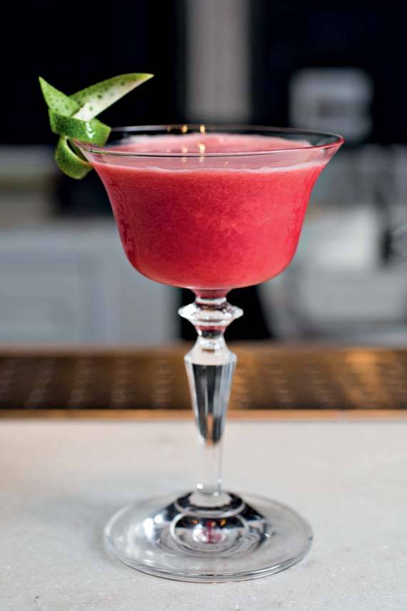 Onde tomar clover club, o drinque rosa