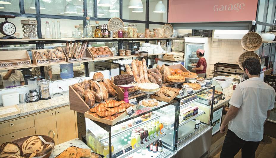 O pequeno balcão de autoatendimento: em frente à cozinha O pequeno balcão de autoatendimento: em frente à cozinha