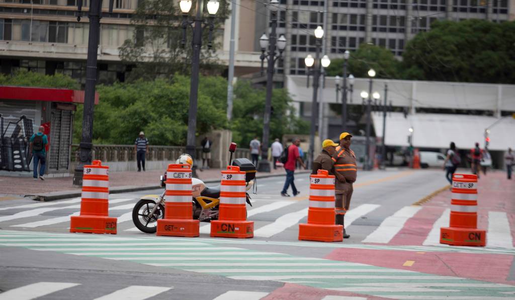 ‘Sexta sem carro’ fecha ruas do centro de São Paulo