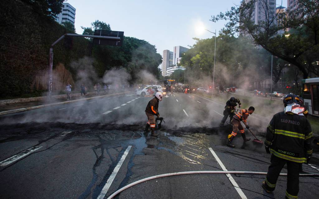 Protesto contra aumento de tarifas causa lentidão na 23 de Maio