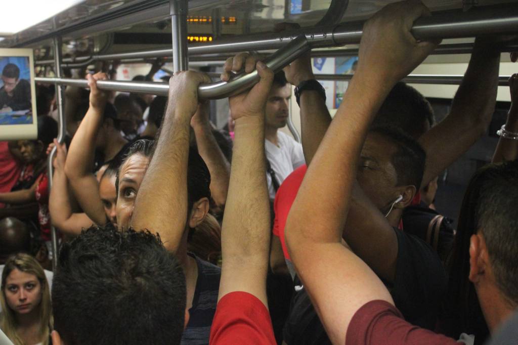 Secretário sugere que trabalhador volte mais tarde para casa