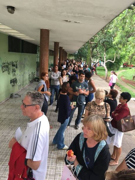 UBS Mooca 1: fila de espera de 7 horas UBS Mooca 1: fila de espera de 7 horas