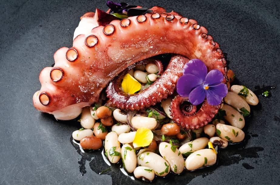 Polvo com feijões: salada sai por R$ 49,00 Polvo com feijões: salada sai por R$ 49,00