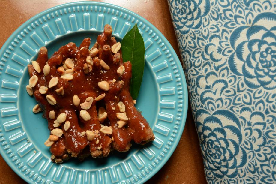 Chan Gà: pés de galinha fritos e temperados com molho de tamarindo picante