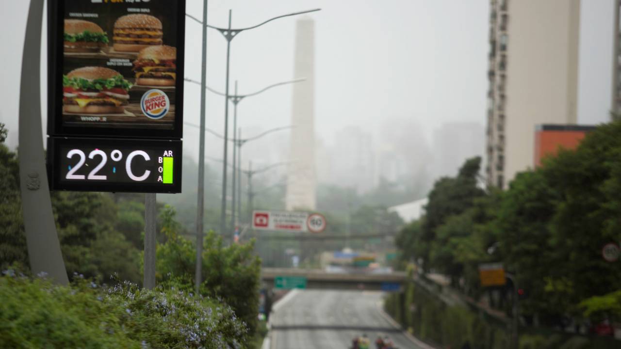 Imagem de termômetro na cidade de SP