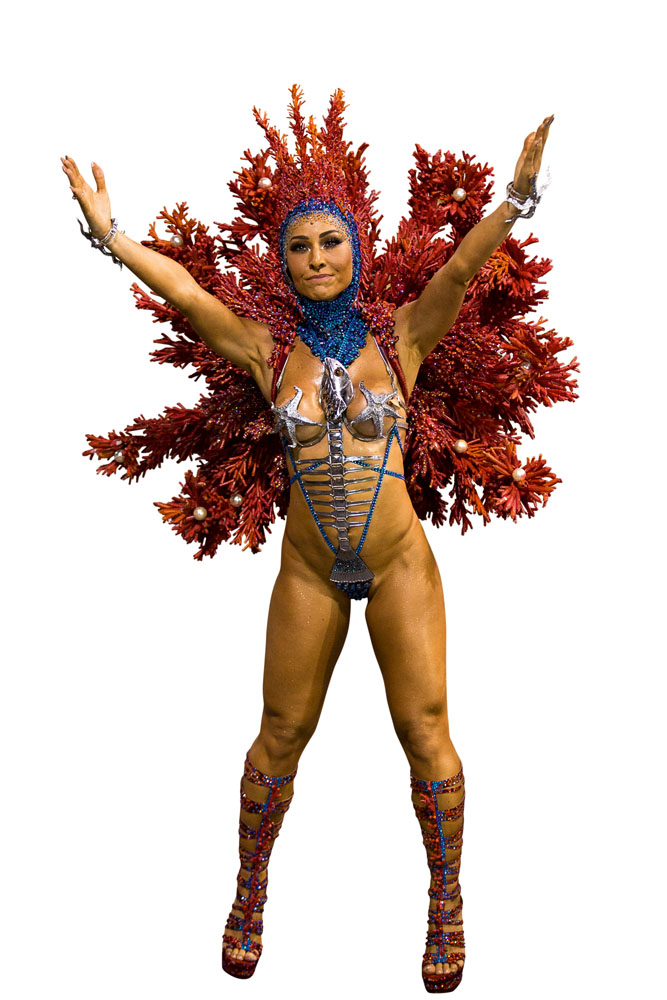 Sabrina Sato levanta o público no Sambódromo do Anhembi