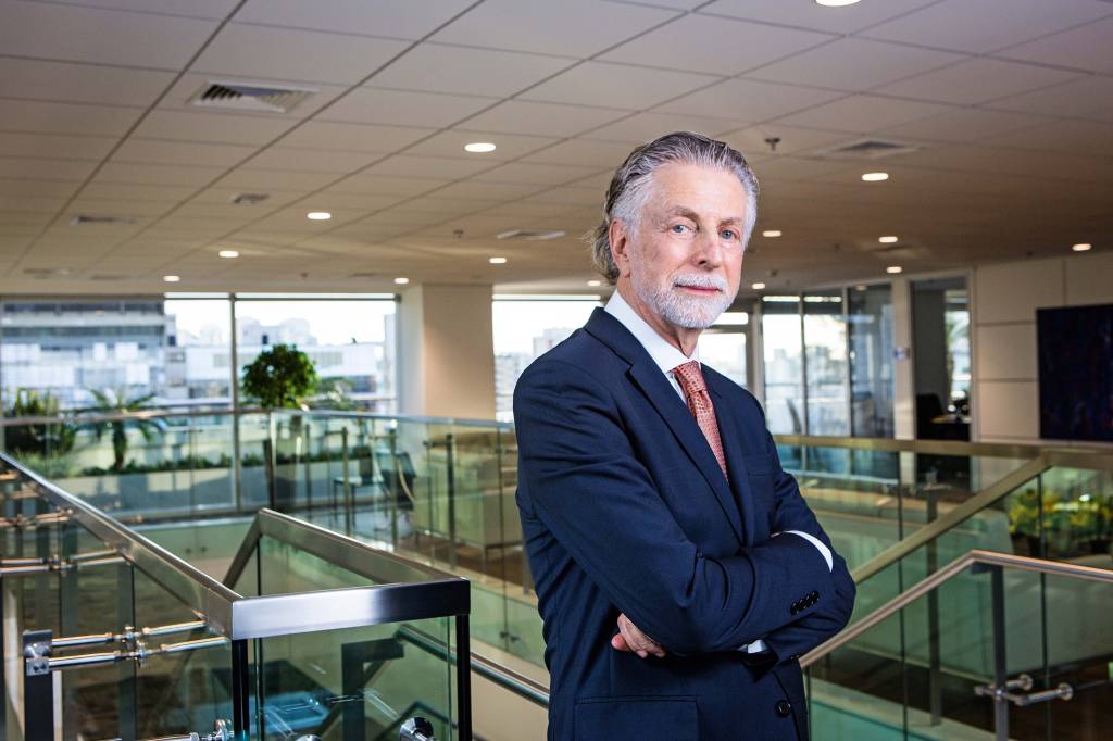 Iniciativa dá cursos e busca emprego para ex-presidiários