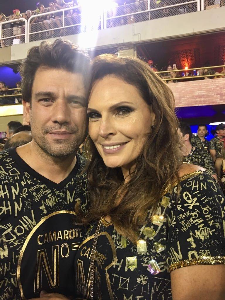 Laura Müller conhece novo namorado em viagem com os pais