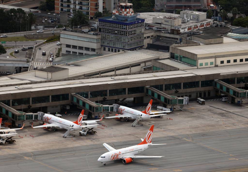 Passageiros sofrem com atrasos e cancelamentos em Congonhas