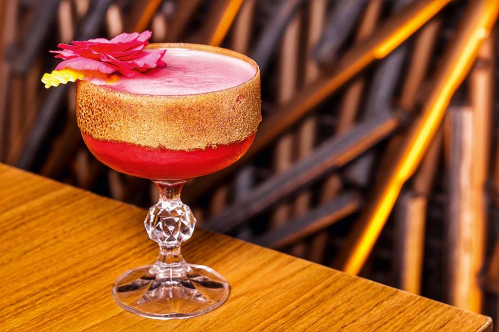 Bares de São Paulo preparam drinques exclusivos com gim nacional