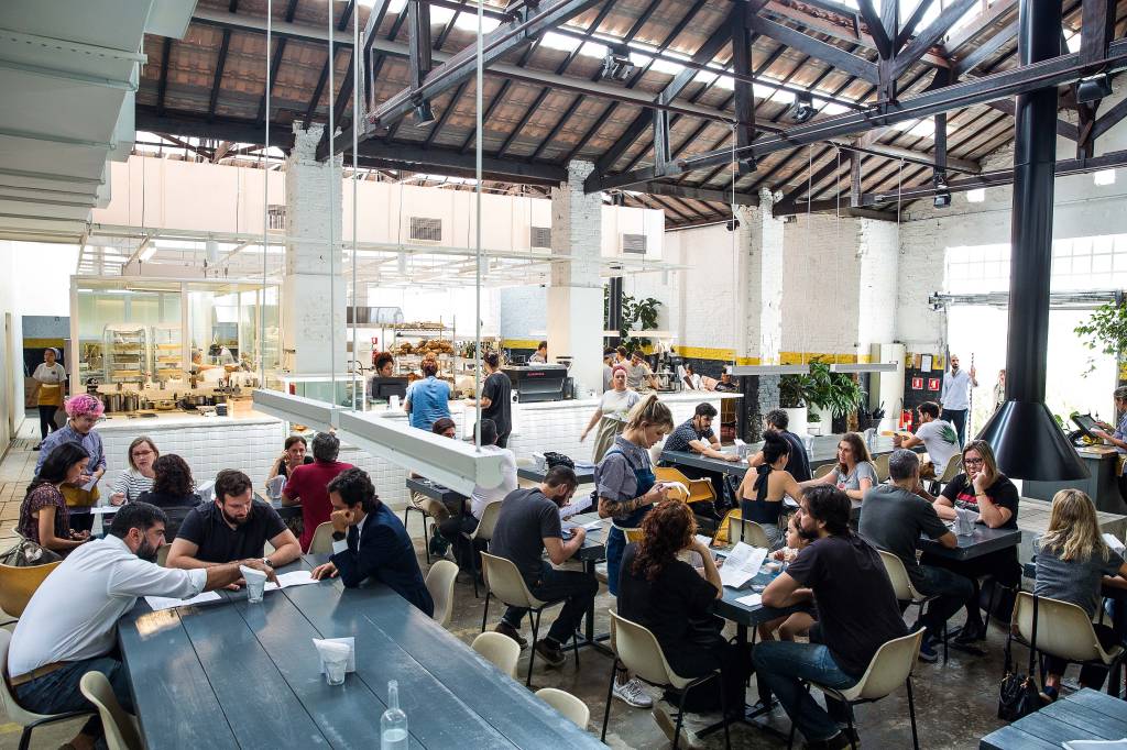 Futuro Refeitório faz sucesso por comida e ponto diferentão