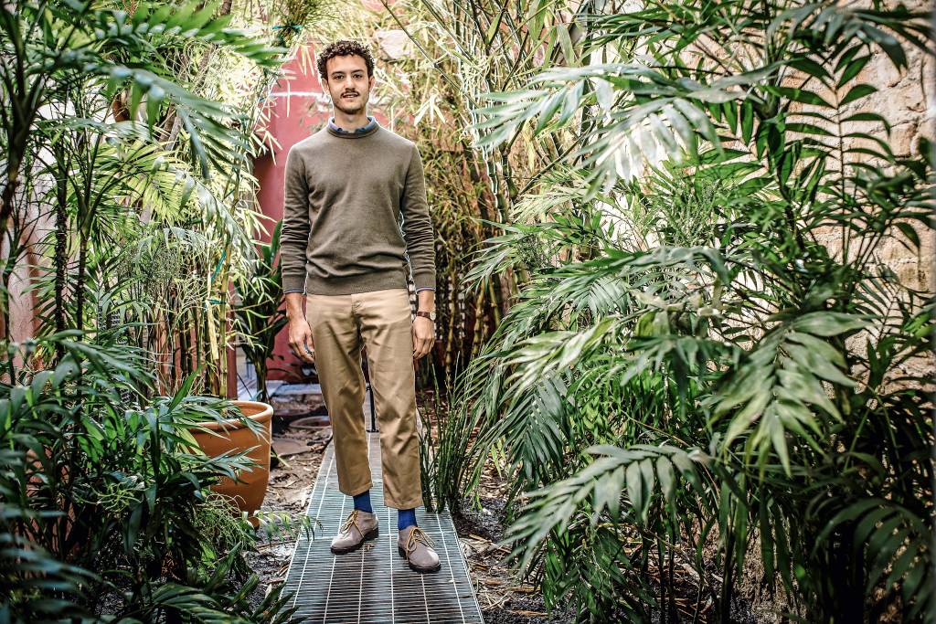 Ele gasta 250 000 reais para manter corredores verdes na cidade