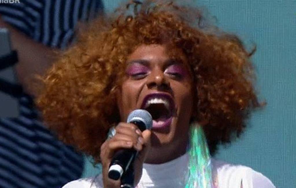 Show de Liniker é cortado e fãs se revoltam nas redes sociais
