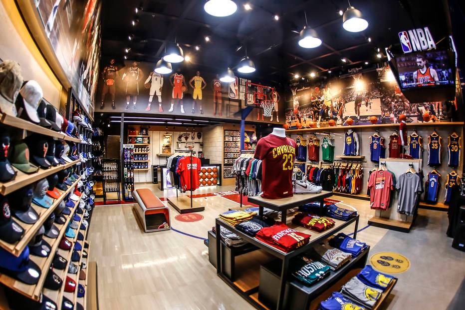 NBA inaugura loja oficial na Galeria do Rock, no centro