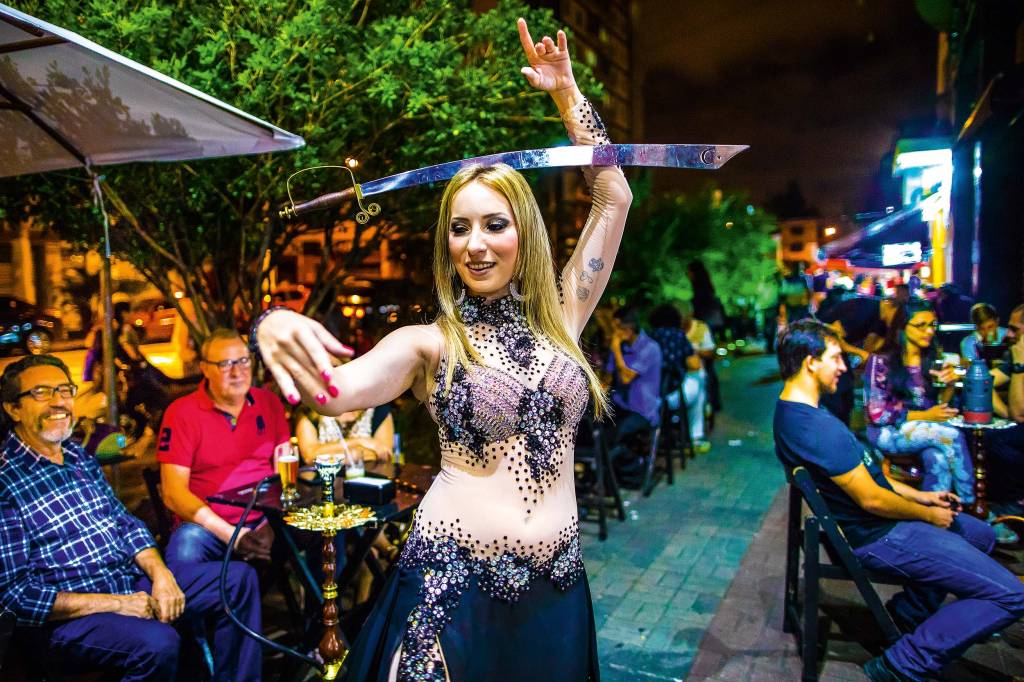 Conheça a musa da comunidade árabe em Santana