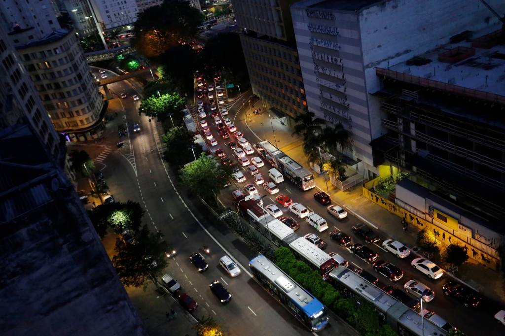 Cerca de 40% dos ônibus não devem circular nesta quinta (24) em São Paulo