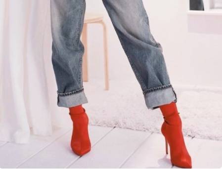 5 composições bacanas com botas vermelhas para se inspirar