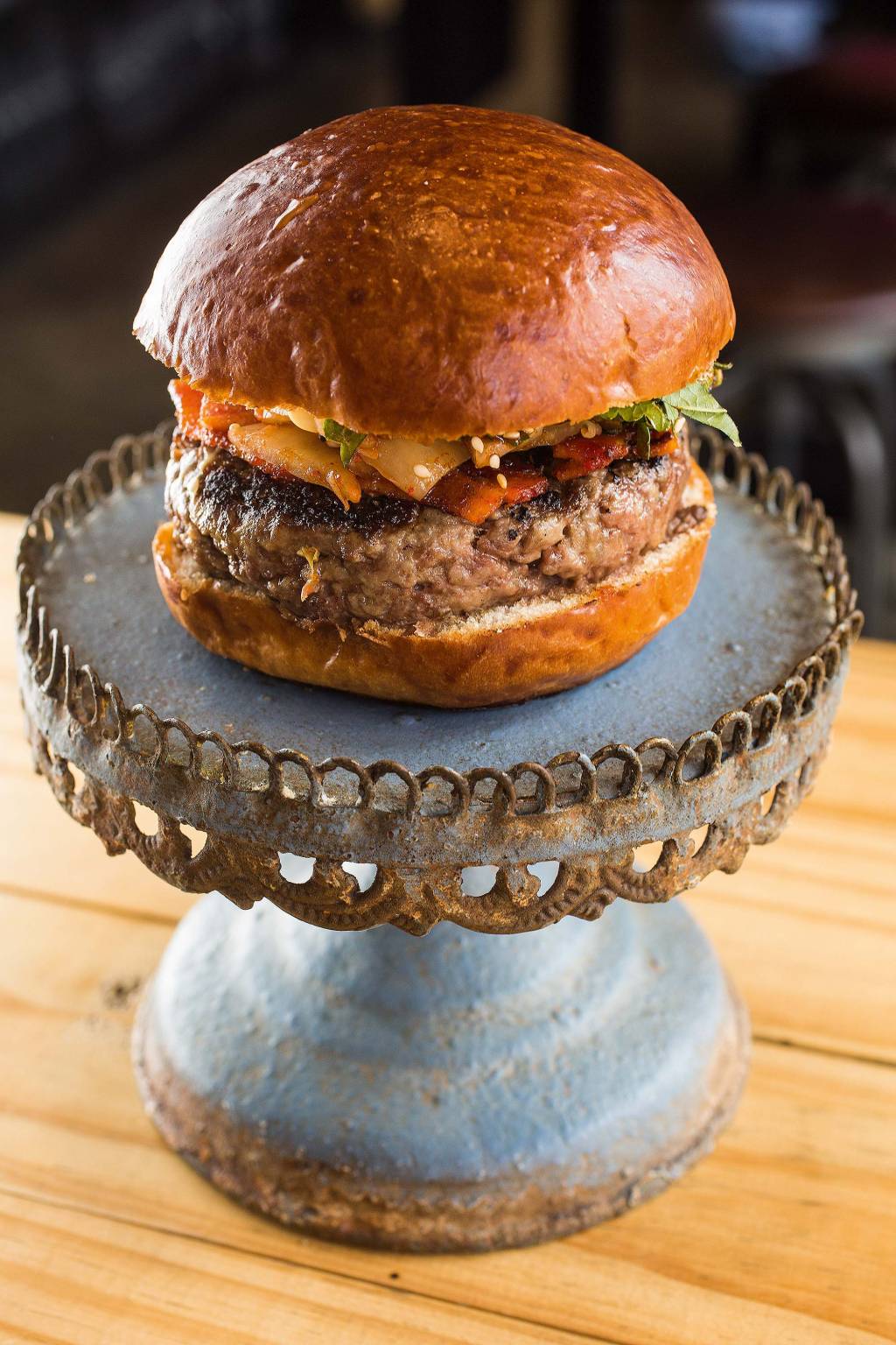 Por sabor de churrasco, lanchonetes fazem hambúrgueres na grelha