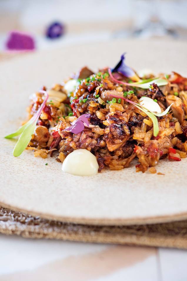 Arroz de pato com kimchi e aïoli Arroz de pato com kimchi e aïoli